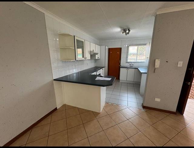 3 BEDROOM TOWNHOUSE FOR SALE IN GLEN MARAIS